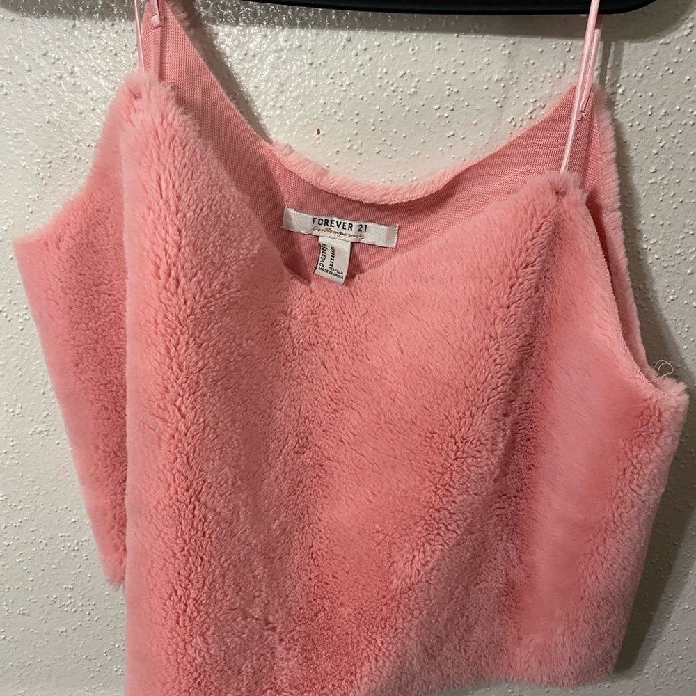 Pink Fluffy fop
Color: pink
Size: Medium